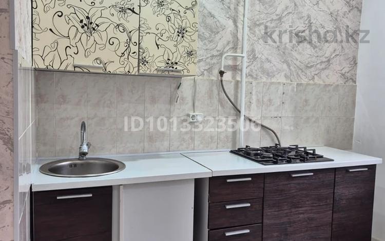 2-бөлмелі пәтер · 55 м² · 4/5 қабат, Микрорайон 4 2, бағасы: 16 млн ₸ в Аксае — фото 2