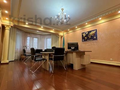 Аренда домов или дач в Астане: Отдельный дом · 8 комнат · 550 м², Кунаева 17 за 5.5 млн 〒 Отдельный дом · 8 комнат · 550 м², Кунаева 17 за 5.5 млн 〒 в Астане, Есильский р-н