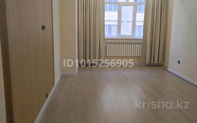 2-бөлмелі пәтер · 62 м² · 2/9 қабат, Нұрсая ш/а., Мкрн Нурсая 1, бағасы: 25 млн ₸ в Атырау, мкр Нурсая — фото 2