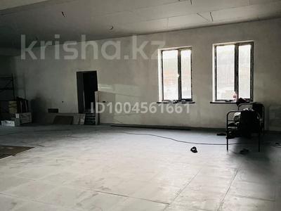 Свободное назначение, офисы, магазины и бутики, склады, салоны красоты, фитнес и спорт, медцентры и аптеки, образование, развлечения, конференц-залы, кабинеты и рабочие места, студии · 300 м² за 600 000 〒 в Таразе