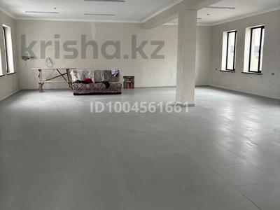 Свободное назначение, офисы, магазины и бутики, склады, салоны красоты, фитнес и спорт, медцентры и аптеки, образование, развлечения, конференц-залы, кабинеты и рабочие места, студии · 300 м² за 300 000 〒 в Таразе