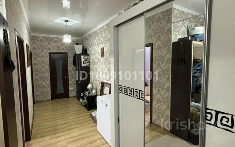 2-бөлмелі пәтер · 86 м² · 6/6 қабат, мкр 12, Бокенбай Батыра 32к1 — Бокенбай батыра и Санкибай батыра, бағасы: 21 млн ₸ в Актобе — фото 2