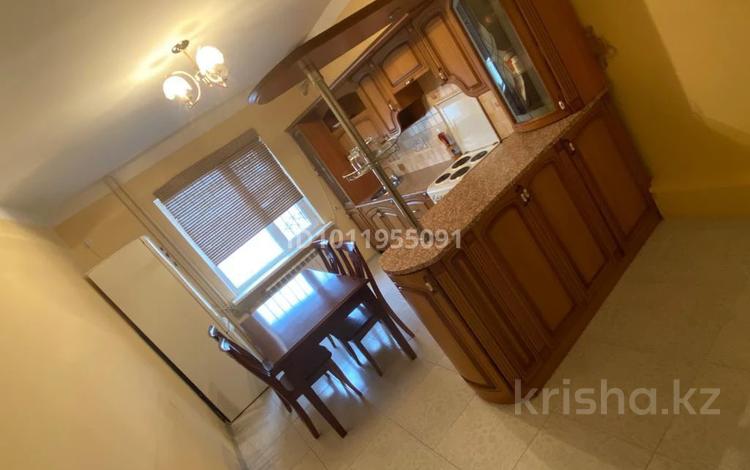 2-комнатная квартира · 72 м² · 8/16 этаж, Мкр. Алмагуль 17 за 180 000 〒 в Атырау, мкр Авангард-2 — фото 2