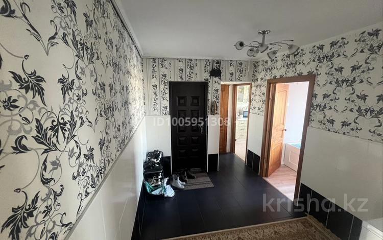 3-комнатная квартира · 67.7 м² · 9/9 этаж, мкр 11 100 за 18.5 млн 〒 в Актобе — фото 2