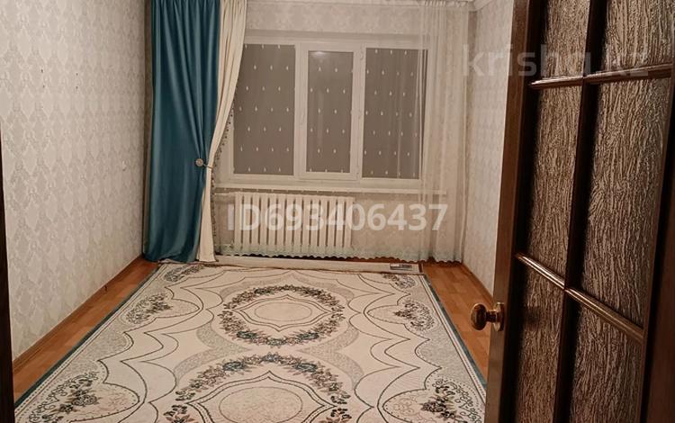 3-комнатная квартира, 62 м², 2/5 этаж помесячно, Жаманкулова 6/1 за 130 000 〒 в Актобе, мкр Москва — фото 2