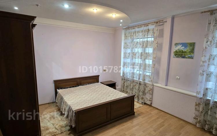 3-бөлмелі пәтер · 100 м² · 1/2 қабат, Габдуллина 59а, бағасы: 500 000 ₸ в Алматы, Бостандыкский р-н — фото 2
