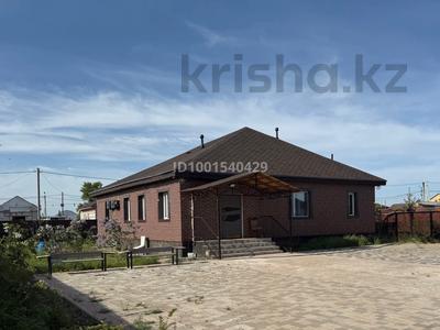 Продажа домов и дачи в Акмолинской обл.: Отдельный дом · 3 комнаты · 160 м² · 10 сот., Талгата Бегильдинова 31/2 — Амбулатория за 42.5 млн 〒 Отдельный дом · 3 комнаты · 160 м² · 10 сот., Талгата Бегильдинова 31/2 — Амбулатория за 42.5 млн 〒 в Тайтобе