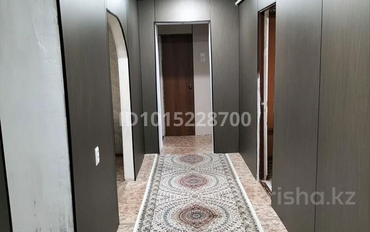 4-комнатная квартира · 89.7 м² · 10/10 этаж, мкр 11 110 за 220 000 ₸ в Актобе — фото 2
