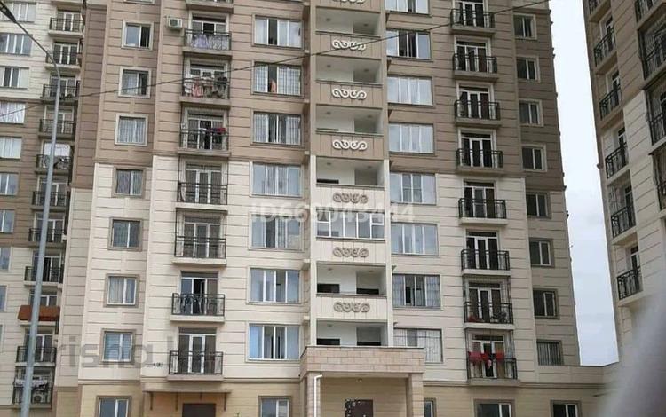 3-комнатная квартира, 80 м², 3/16 этаж, мкр Асар за 31 млн 〒 в Шымкенте, Каратауский р-н — фото 2