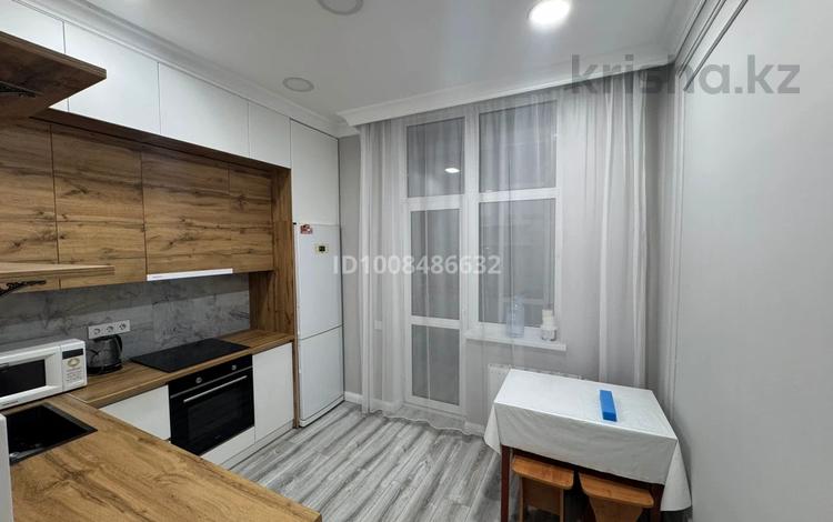 1-комнатная квартира · 36 м², Кабанбай батыр 49а за 250 000 ₸ в Астане, Нура р-н — фото 5
