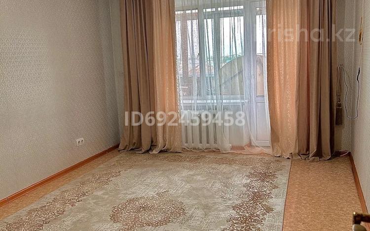 3-комнатная квартира, 60 м², 4/5 этаж, Суворова 12 — Конституции