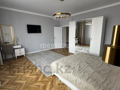 Дом · 5 комнат · 350 м², Достык 30 за 200 000 〒 в Бурабае