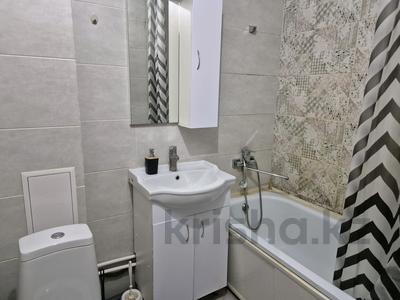 1-бөлмелі пәтер · 32 м² · 2/5 қабат, Курмангазы 102 — Курмангазы и кердери, бағасы: 10 000 ₸ в Уральске, мкр Школьник