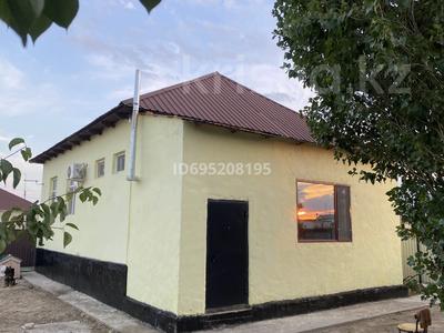 Продажа домов и дачи в Атырауской обл.: Отдельный дом · 6 комнат · 221 м² · 8 сот., мкр Орлеу, Куан Умбетияров 26 — Баллалар спорт кешені за 30 млн 〒 Отдельный дом · 6 комнат · 221 м² · 8 сот., мкр Орлеу, Куан Умбетияров 26 — Баллалар спорт кешені за 30 млн 〒 в Атырау