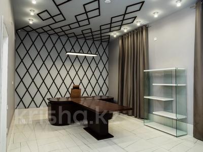 Свободное назначение, офисы, магазины и бутики, общепит, салоны красоты, медцентры и аптеки, образование, развлечения · 300 м² за 300 млн 〒 в Караганде, Казыбек би р-н