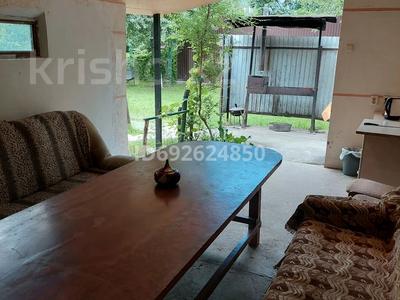 Дом · 2 комнаты · 60 м², мкр Орбита-2, Абиш Кекильбайулы 251А — Парка президента за 15 000 〒 в Алматы, Бостандыкский р-н