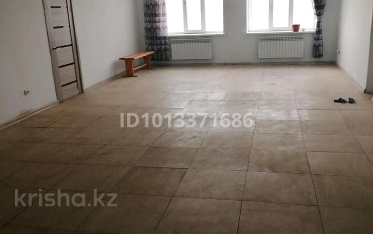 Свободное назначение, склады, общепит · 313 м² за 400 000 ₸ в Актобе, мкр. Курмыш — фото 2