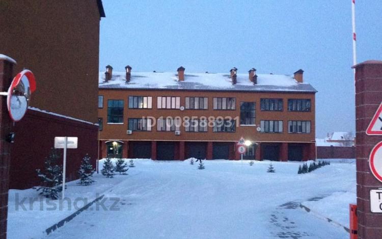 4-комнатная квартира · 187.2 м² · 2/3 этаж, Саяжай 376 за 400 000 〒 в Актобе — фото 3