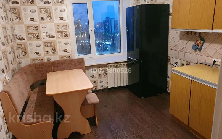 1-комнатная квартира, 40 м², 9/9 этаж помесячно, Торайгырова 6 за 90 000 〒 в Павлодаре — фото 9