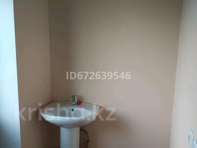 3-бөлмелі пәтер · 100 м² · 1/2 қабат · ай сайын, Айтеке би 24, бағасы: 60 000 〒 в Ленгере