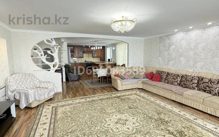 4-комнатная квартира · 150 м² · 6/7 этаж, мкр 5 97А за 550 000 ₸ в Актобе — фото 3
