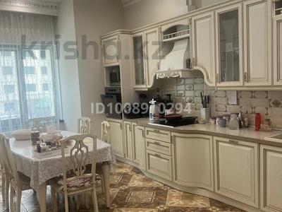 4-бөлмелі пәтер · 180 м² · 2/8 қабат, Кабанбай Батыра 13, бағасы: 1 млн ₸ в Астане, Нура р-н