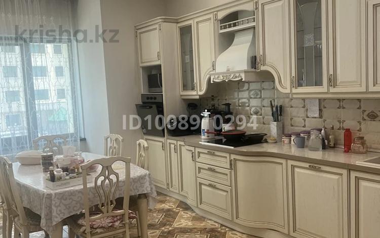4-бөлмелі пәтер · 180 м² · 2/8 қабат, Кабанбай Батыра 13, бағасы: 1 млн ₸ в Астане, Нура р-н — фото 2