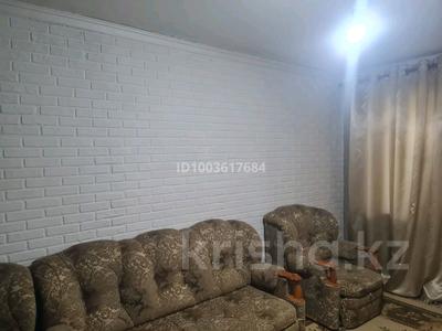 3-комнатная квартира · 65 м² · 5/5 этаж, 12-й микрорайон, 12-й микрорайон 215в — Магнум , школа #40 за 19 млн 〒 в Шымкенте, Енбекшинский р-н