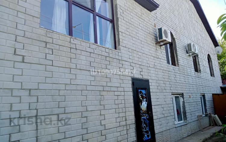 Жеке үй · 6 бөлме · 200 м², мкр Атырау, Нсанбаев 38 — #4 Гагарин мектебіне қарсы, бағасы: 600 000 ₸ — фото 2