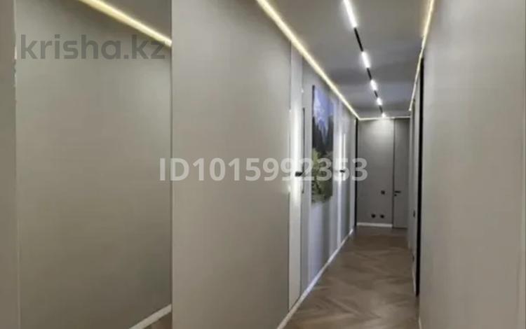 3-комнатная квартира · 86 м² · 5/12 этаж, Жубан Молдагалиев 5 за 70 млн ₸ в Астане, Нура р-н — фото 2