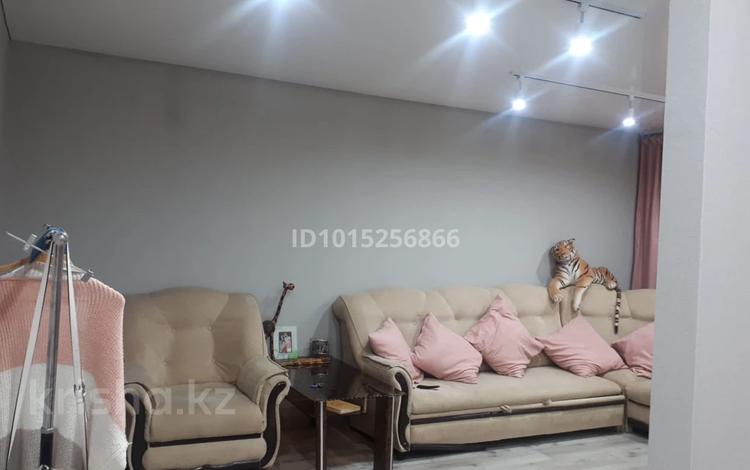 2-комнатная квартира · 54 м² · 9/9 этаж, 5 мкр 10 за 250 000 ₸ в Риддере — фото 2