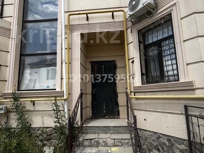 Үйдің бір бөлігі · 10 бөлме · 280 м² · 280 жүзд., Рахмет Өтесинов 10, бағасы: 35 млн ₸ в Жанаозен