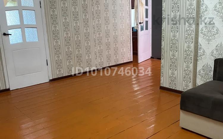 Жеке үй · 4 бөлме · 120 м² · 15 жүзд., Жүнісбек ата 38 — Үй Атбұлақ ауылында Рабаттан 5 км жерде Жүнісбек ата көшесі 38 үй бау-бақша,гараж,қора, уй жағдайы жасалған мешіттің маңайында, бағасы: 20 млн ₸ — фото 2