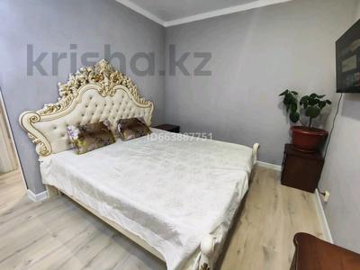 1-бөлмелі пәтер, 50 м², 2/5 қабат тәулігіне, Габдуллина 33 — Ауэзова, бағасы: 10 000 〒 в Кокшетау