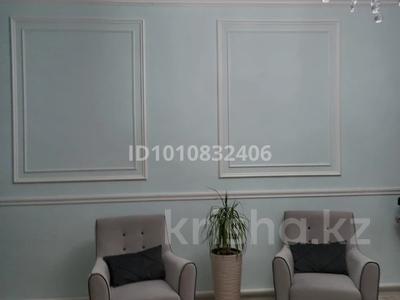 Жеке үй · 4 бөлме · 200 м², мкр Балауса, Хасанова 55 — Школы М Утемисова, бағасы: 250 000 〒 в Атырау