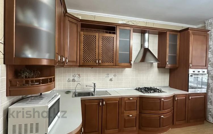 3-комнатная квартира · 110 м² · 4/5 этаж, мкр. Алтын орда, Тауелсиздик 3 за 280 000 ₸ в Актобе — фото 5