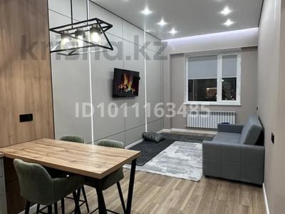 3-бөлмелі пәтер · 90 м² · 6/16 қабат, 17-ш/а. — На пересечении 12,13.16.17 мкр-ов, бағасы: 25 000 ₸ в Актау, 17-й мкр