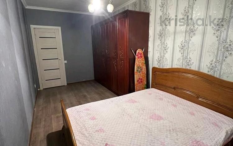 3-комнатная квартира, 80 м², 3/10 этаж помесячно, Сыганак 14