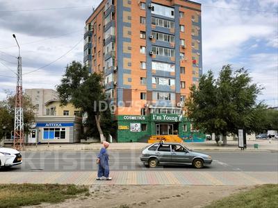 Пәтерлер в Актюбинской обл.: 2-бөлмелі пәтер · 50 м² · 2/9 қабат, Абулхаир хан 38 — Возле обл Акимат, бағасы: 20 млн 〒 2-бөлмелі пәтер · 50 м² · 2/9 қабат, Абулхаир хан 38 — Возле обл Акимат, бағасы: 20 млн 〒 в Актобе