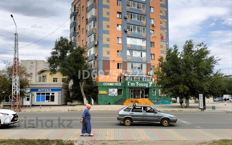 2-комнатная квартира · 50 м² · 2/9 этаж, Абулхаир хан 38 — Возле обл Акимат за 20 млн ₸ в Актобе — фото 2