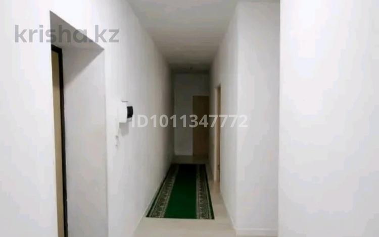 3-комнатная квартира · 86.4 м² · 1/5 этаж, мкр Пригородный, Букейхана 21/4 за 300 000 〒 в Астане, Есильский р-н — фото 2