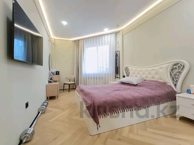 3-комнатная квартира · 70 м² · 13/13 этаж, Кабанбай батыра 252 — Айтиева за 75 млн 〒 в Алматы, Алмалинский р-н