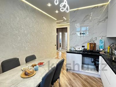 3-комнатная квартира · 90 м² · 10/13 этаж, мкр Юго-Восток, Букетова 3 за 57 млн ₸ в Караганде, Казыбек би р-н