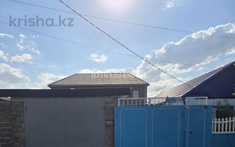 Жеке үй · 3 бөлме · 60 м² · 5 жүзд., Бирлик 16 — Амангельды и проспект Назарбаева, бағасы: 34 млн ₸ в Павлодаре — фото 2