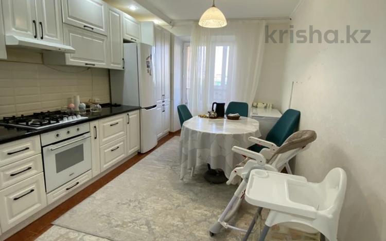 3-бөлмелі пәтер · 79.4 м² · 5/10 қабат, Жеңіс ш/а 7, бағасы: 30 млн ₸ в Уральске, мкр Женис — фото 2