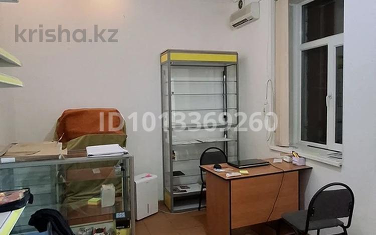Офисы, магазины и бутики, склады, кабинеты и рабочие места · 15 м² за 80 000 ₸ в Шымкенте, Туран р-н — фото 2