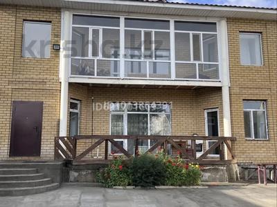 Магазины и бутики, бани, гостиницы и зоны отдыха, образование · 400 м² за 180 млн ₸ в Семее