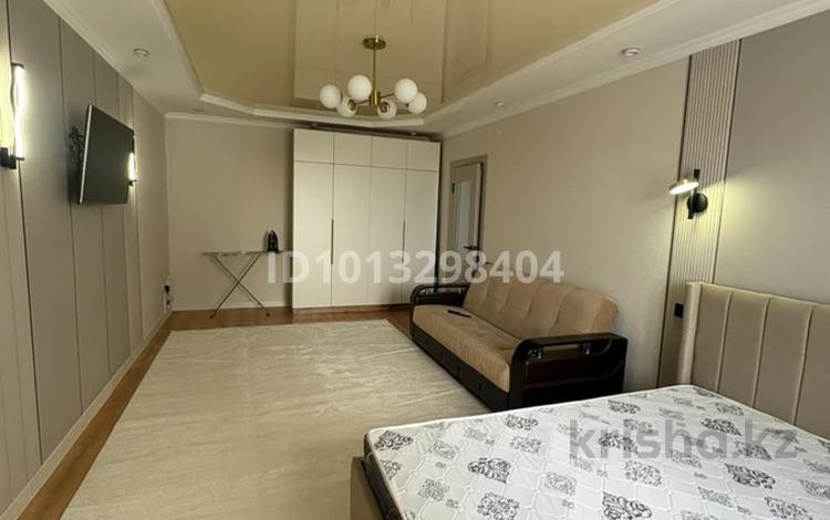 1-бөлмелі пәтер · 50 м² · 6/10 қабат, Құлманов 154 а, бағасы: 22 млн ₸ в Атырау — фото 2