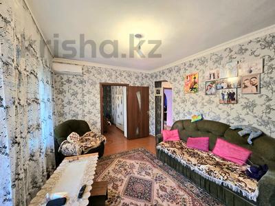 Отдельный дом · 6 комнат · 160 м² · 9 сот., Ул.Молдагуловой 2 — Центр за 35 млн 〒 в Карасу