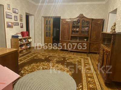 Продажа домов и дачи в Шымкенте: Отдельный дом · 4 комнаты · 110 м² · 8 сот., мкр Бозарык 142 за 26 млн 〒 Отдельный дом · 4 комнаты · 110 м² · 8 сот., мкр Бозарык 142 за 26 млн 〒 в Шымкенте, Абайский р-н